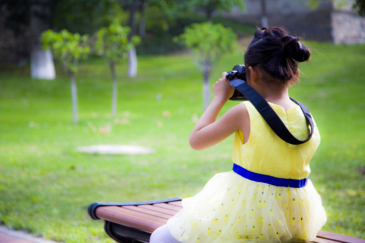 女儿的背影 - 网上小猪 - 图虫网 - 优质摄影师交流社区