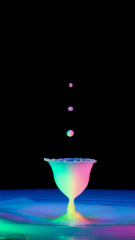 液体酒杯