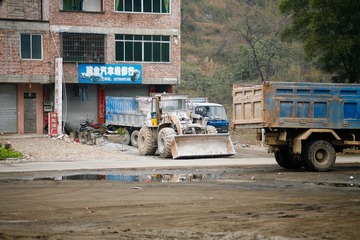 阳山路边