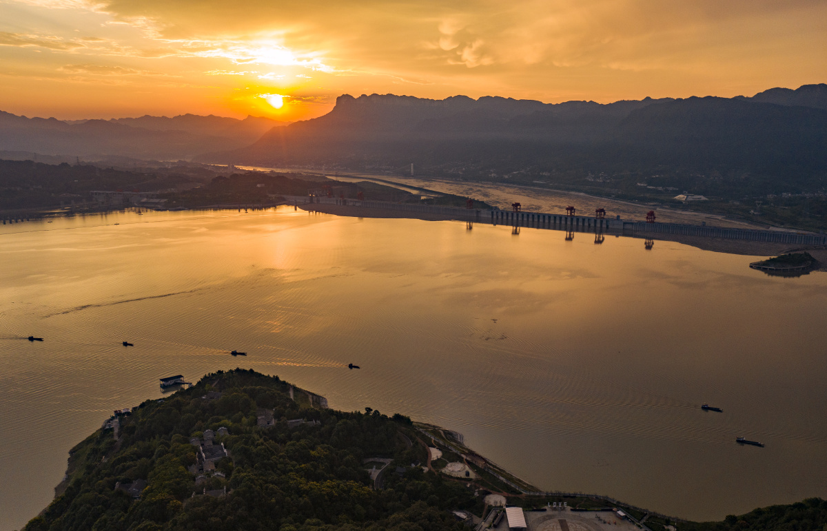 三峡大坝高峡平湖日出美景