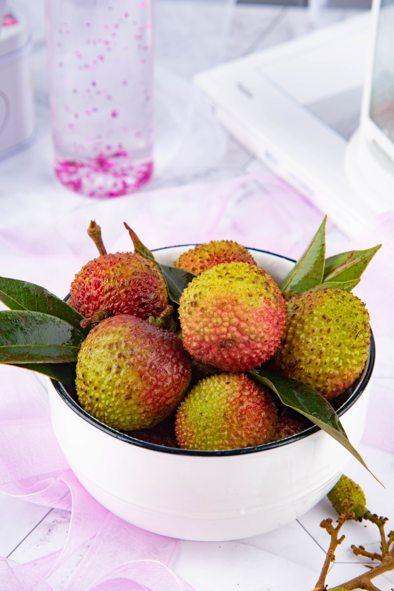 日啖荔枝三百颗,不辞长作岭南人