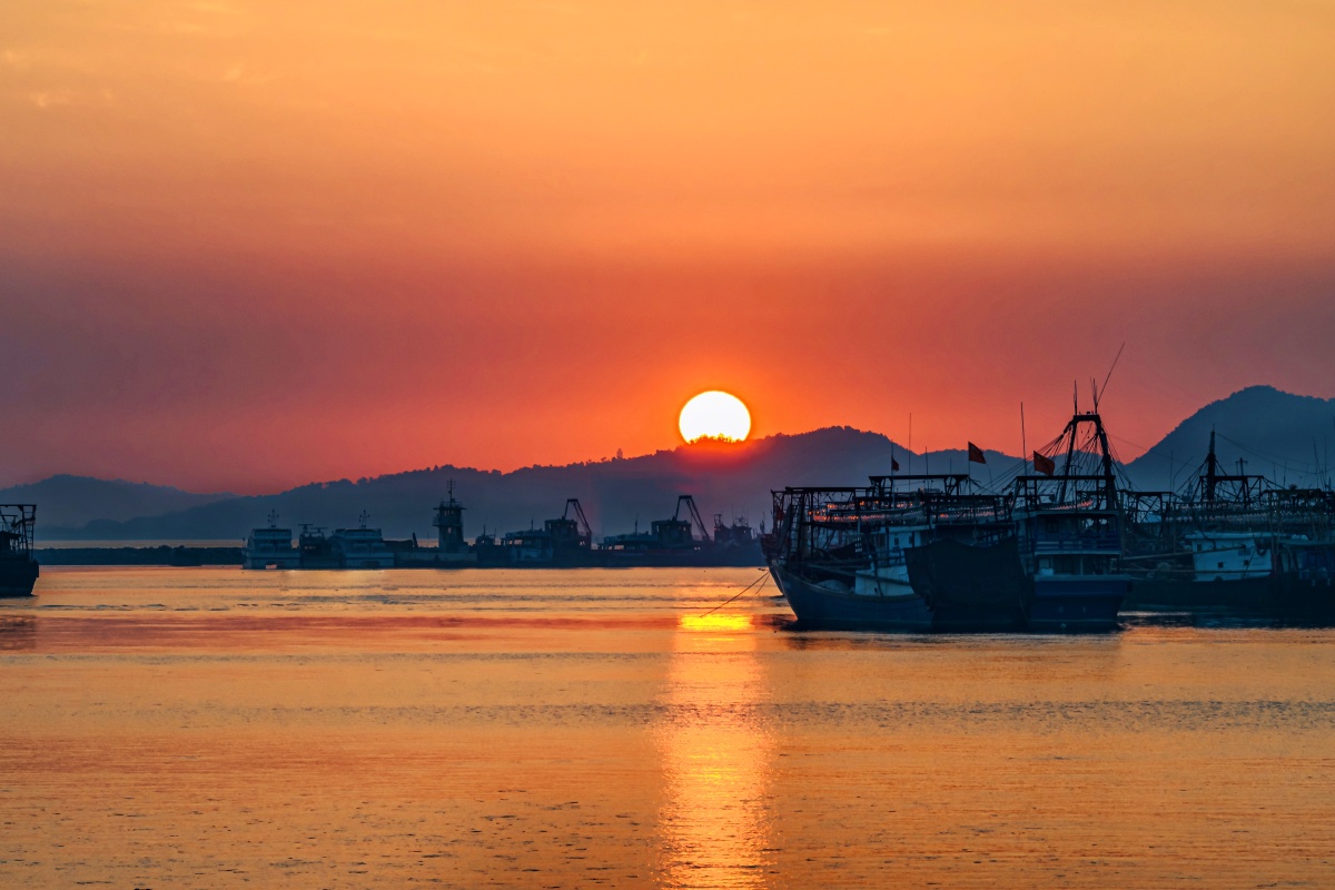 汕尾品清湖的日出