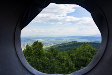 153541