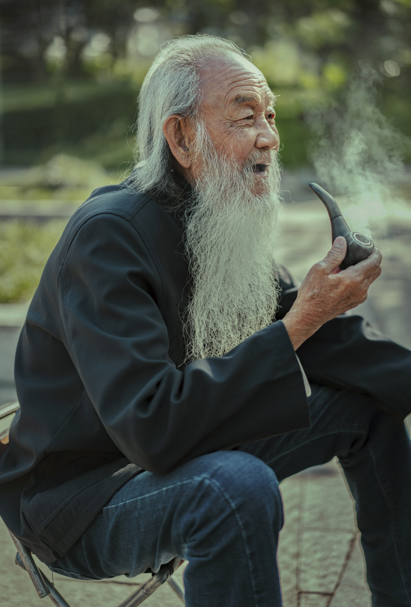 阳光下的老男孩