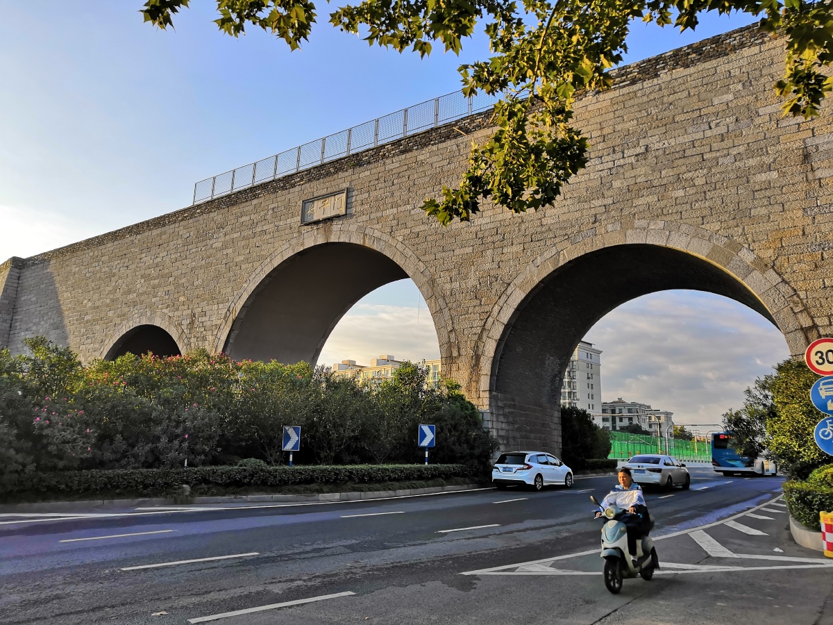 清晨:南京长干门美景
