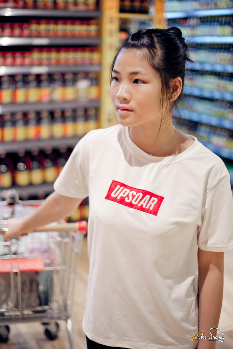 人像摄影可爱女孩美女生活纪实超市购物