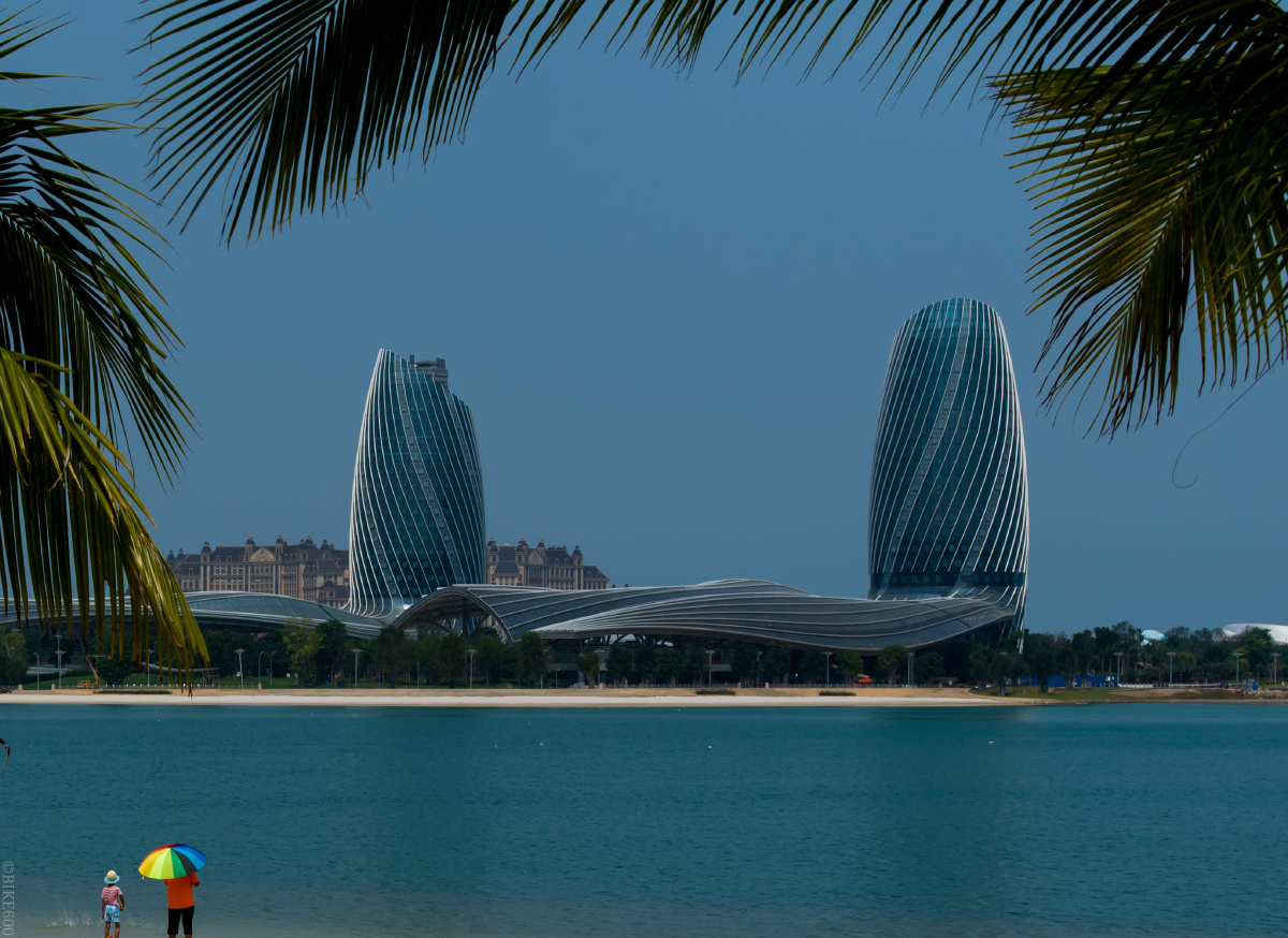 海南海花岛沙滩父与子