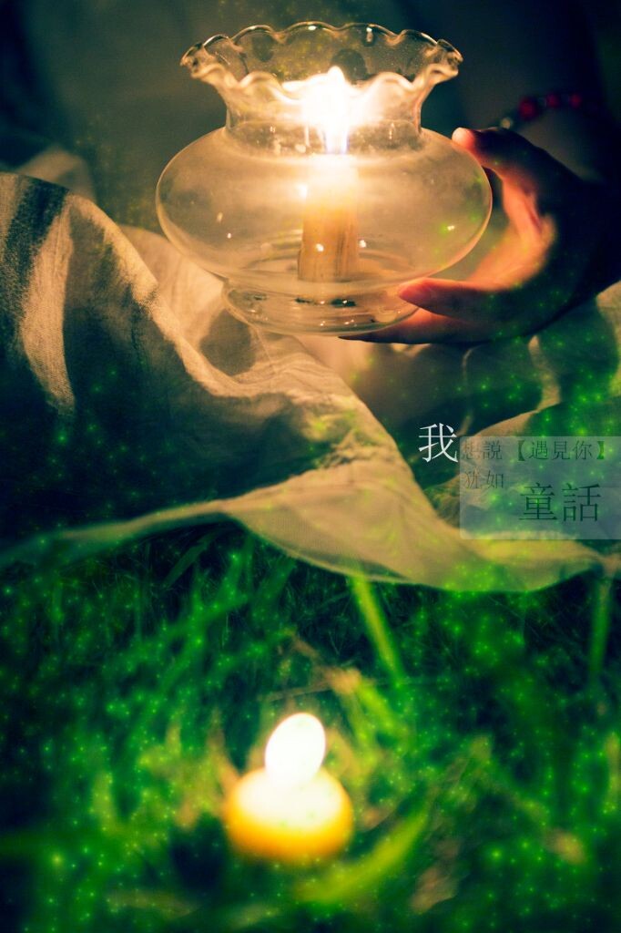 摄影师：LG<br />
麻豆：苗苗<br />
后期：LG<br />
<br />
夏至未至时，想念小时候的萤火虫