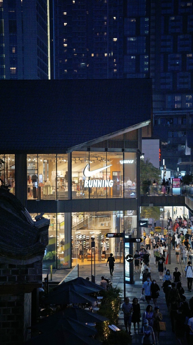 都市里的夜景成都太古里