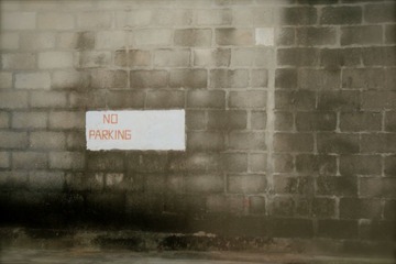 NO PARKING