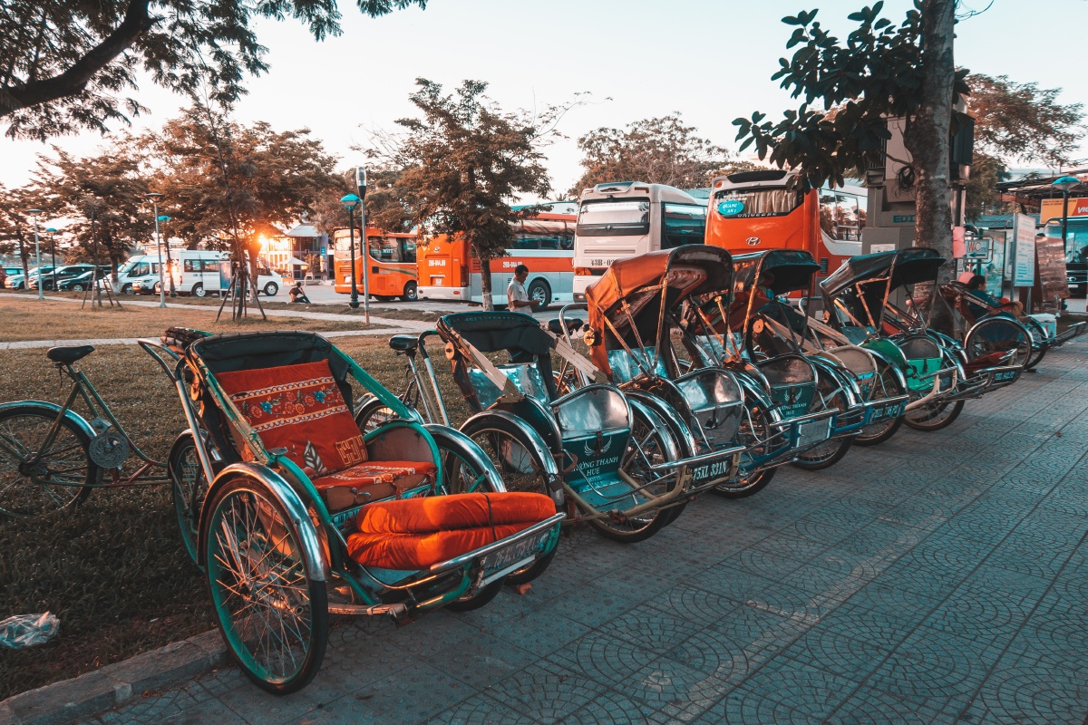 越南首都河内街头常见的人力三轮车