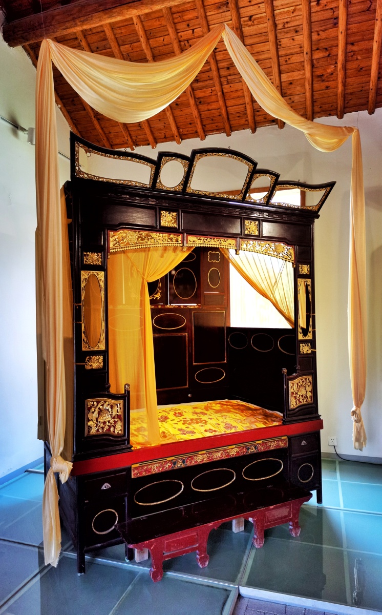 上海崇明岛喜园镂雕千工床