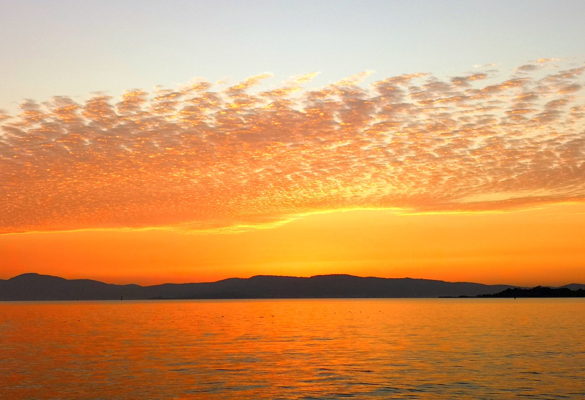 苏州西山日出云彩