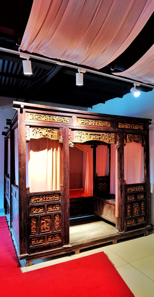 上海崇明岛喜园镂雕千工床展示