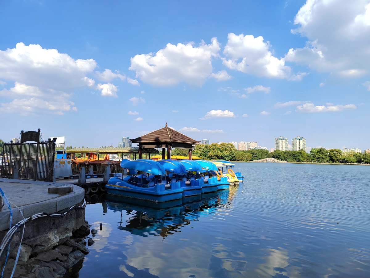 天色敞亮美不真实