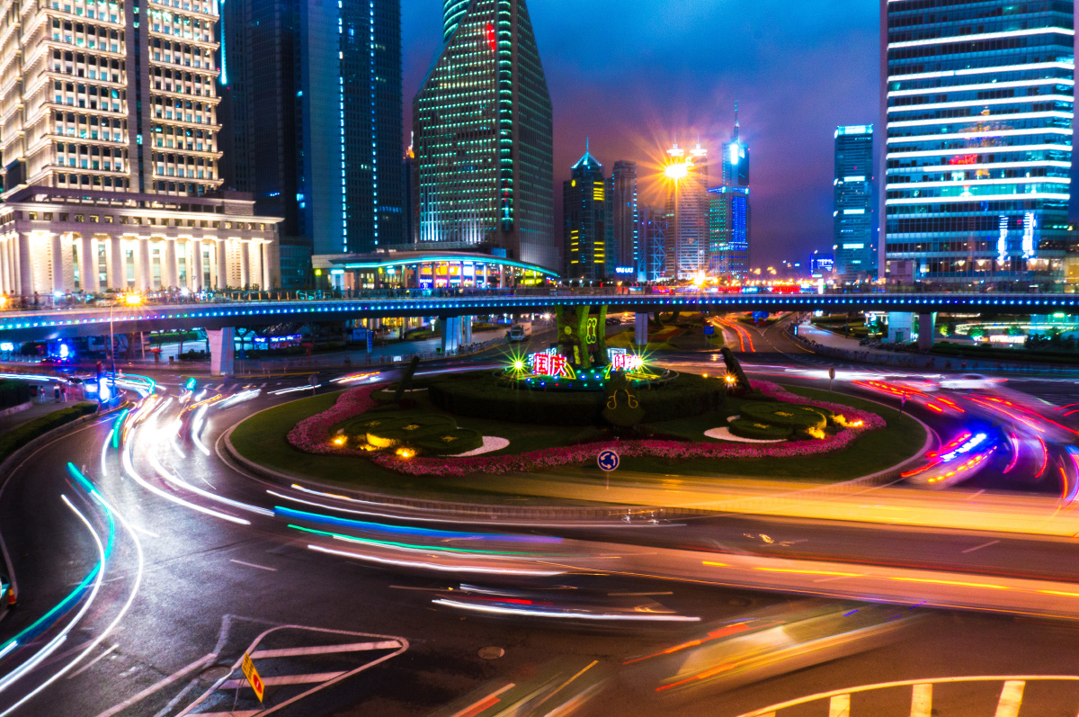 陆家嘴环形天桥.架在栏杆上拍摄,很多不足,请多多指教