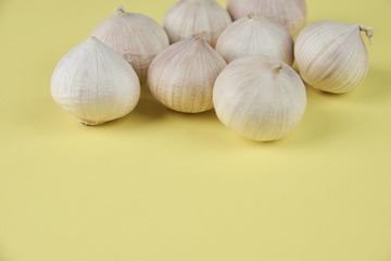 garlic yellow paper