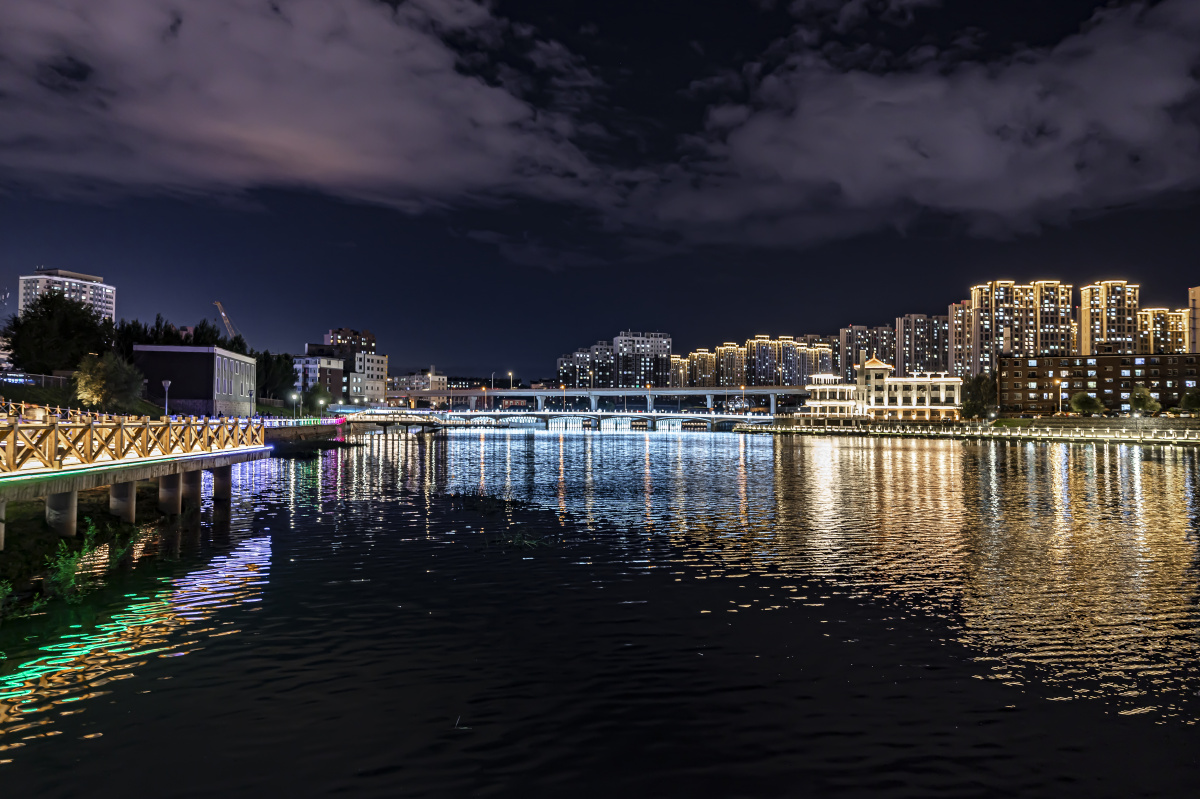 中国长春伊通河畔夜景