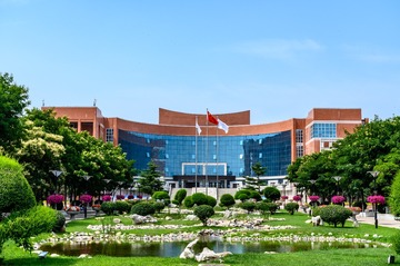 东北师范大学校内建筑景观 (8)