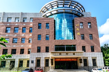 长春中医药大学校内建筑景观 (1)
