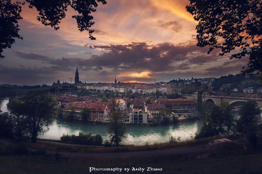 7月,酷暑难耐,等待的结果是绚烂的晚霞<br />
Bern,Switzerland
