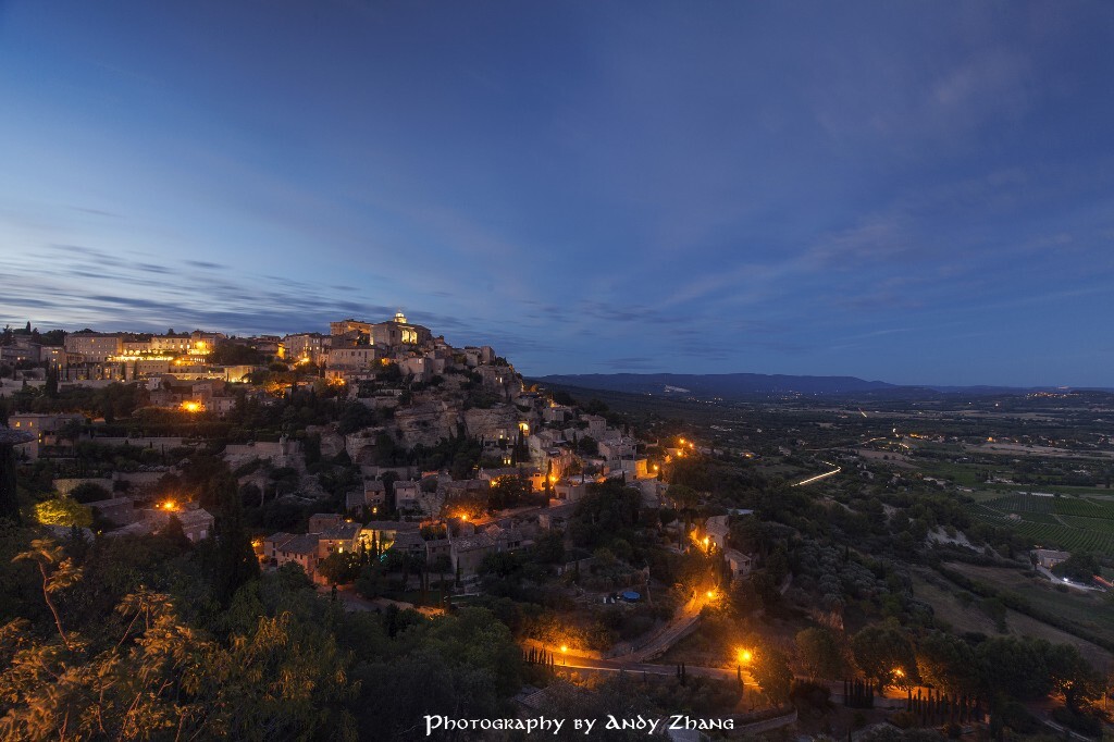 7月,穿梭于南法小镇之间,体验悠闲的夏日生活<br />
Gordes,France