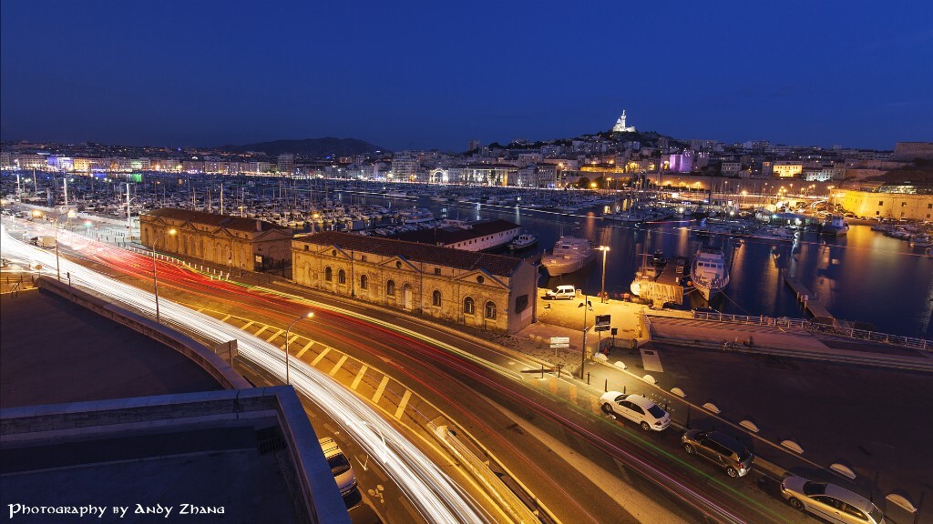 8月,马赛老港的光影<br />
Marseille,France