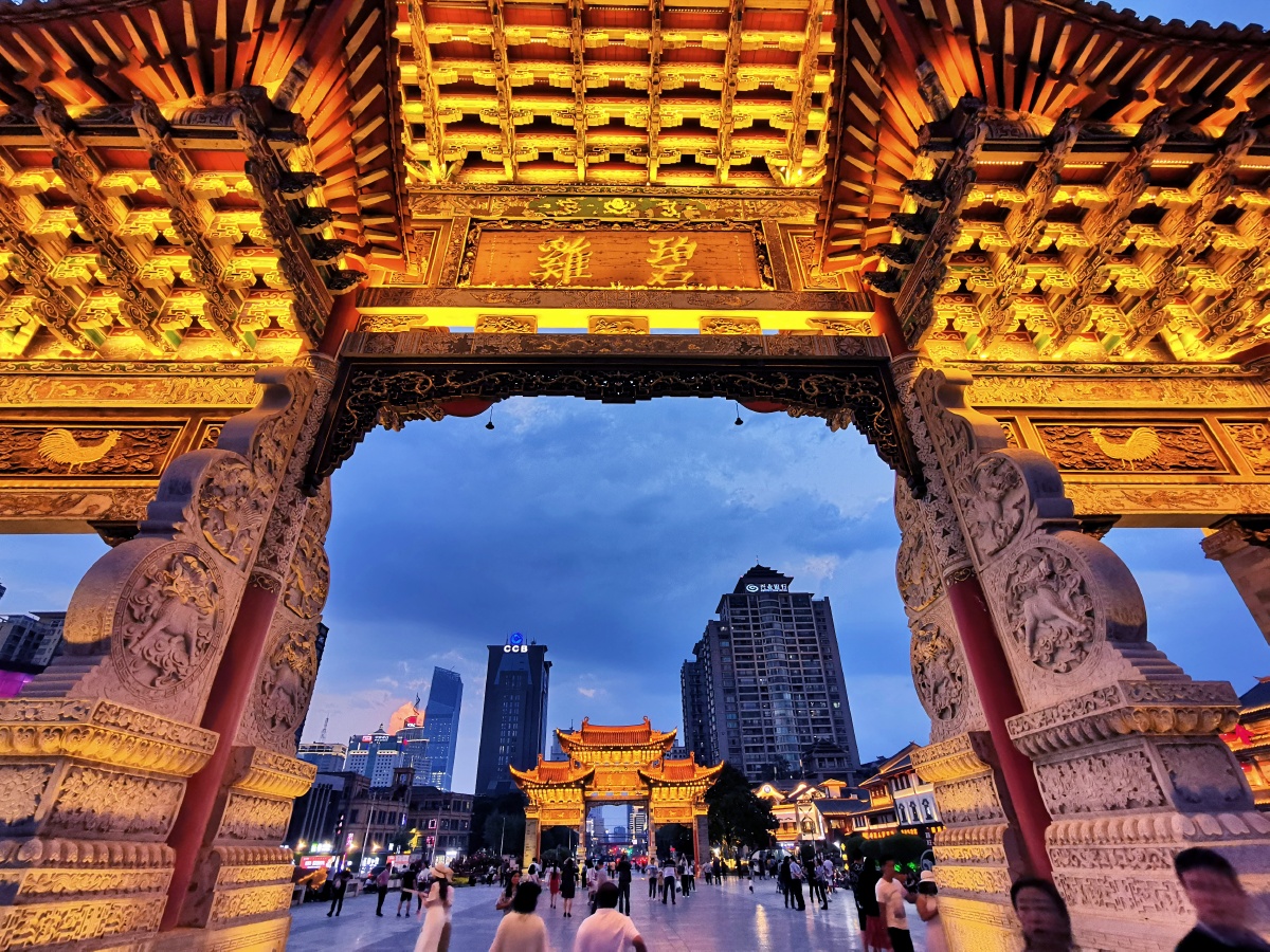 昆明的地标金马碧鸡坊华为p30拍摄