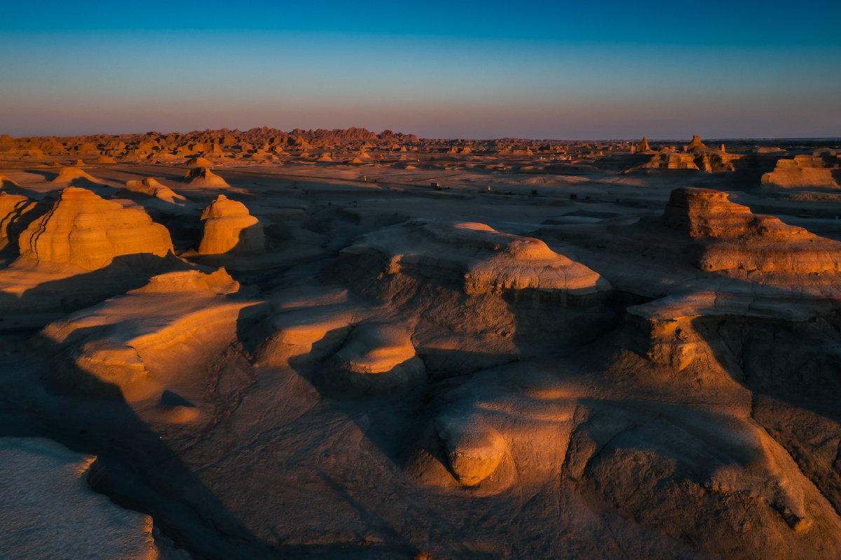 一组乌尔禾魔鬼城日落日落时分景区外飞无人机