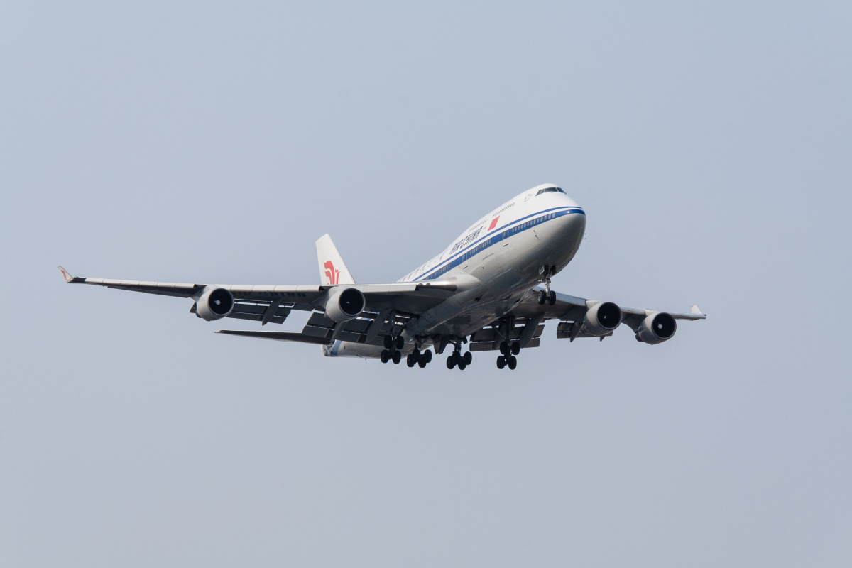 boeing 747-4j6.擦航的新748i已经下线了,老鹅的时日无多了吧.