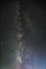 883619