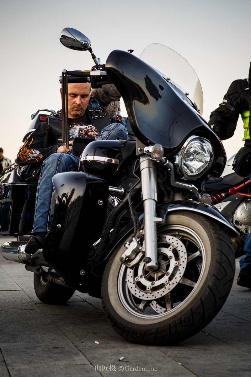 遭遇俄罗斯摩托党