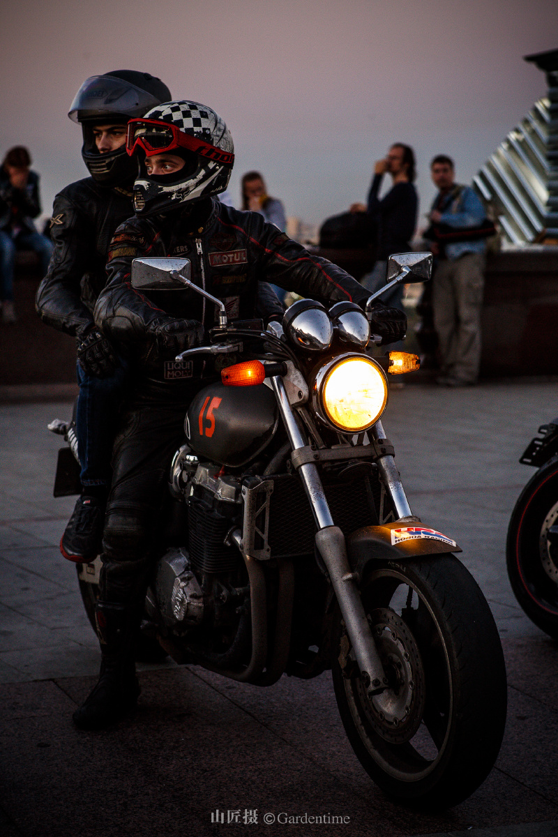 遭遇俄罗斯摩托党