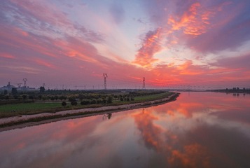如火朝霞