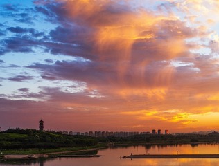 黄昏的滹沱河畔