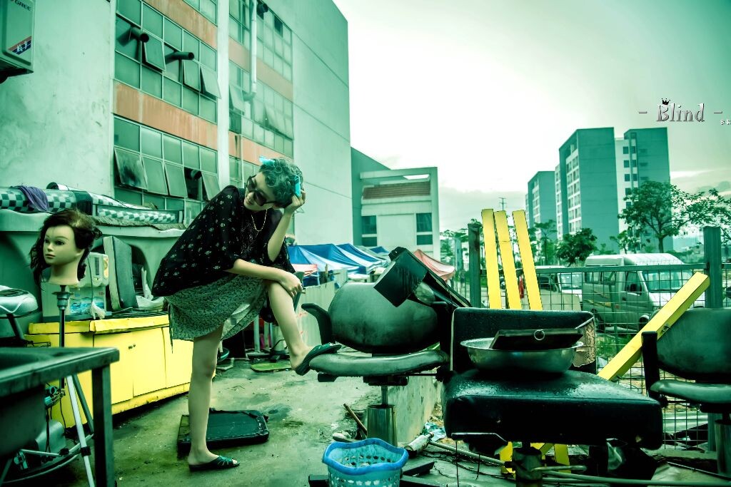 好像舞台上一个没有经验的演员，<br />
担心演不好竟把该扮的角色忘光；<br />
又像一只野兽由于过分暴躁不安，<br />
那雄猛的力气反而让它软了心肠。