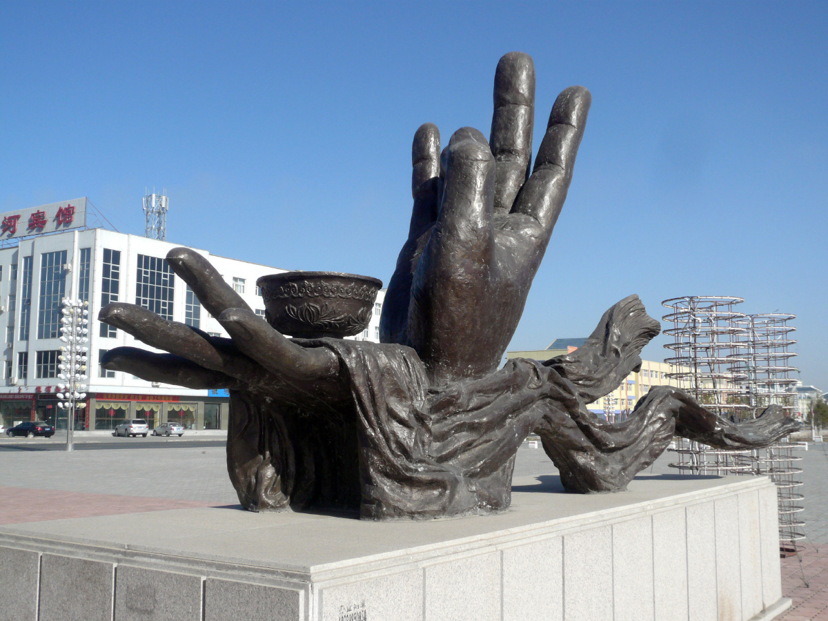 马奶酒和哈达雕塑内蒙古多伦县