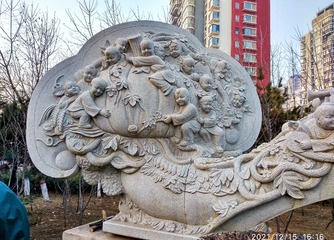 1068444