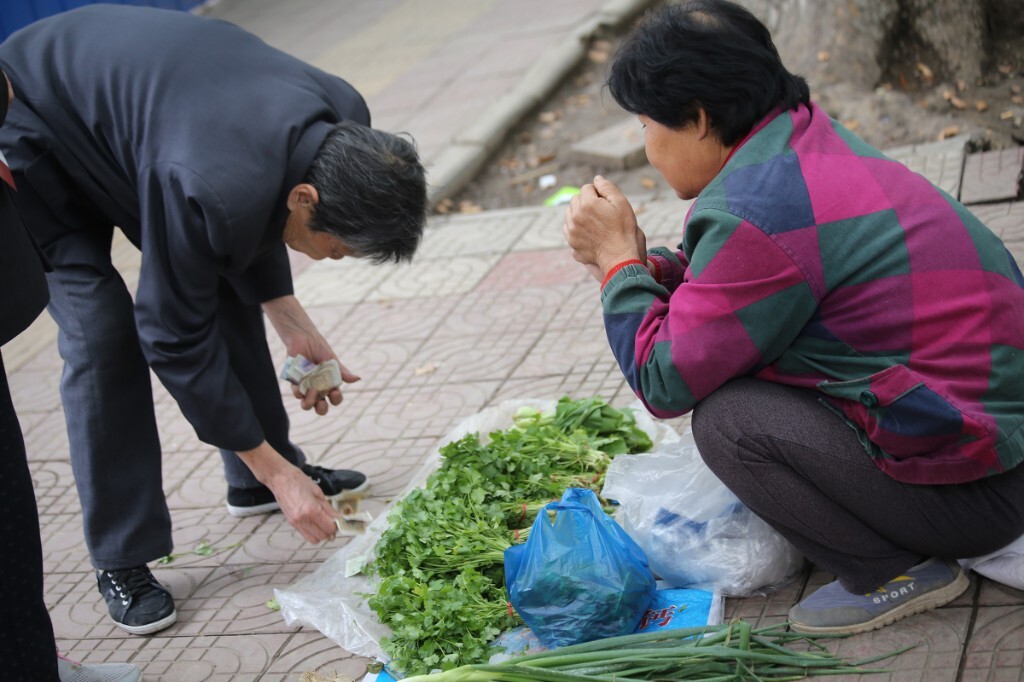 小摊小贩闪亮登场