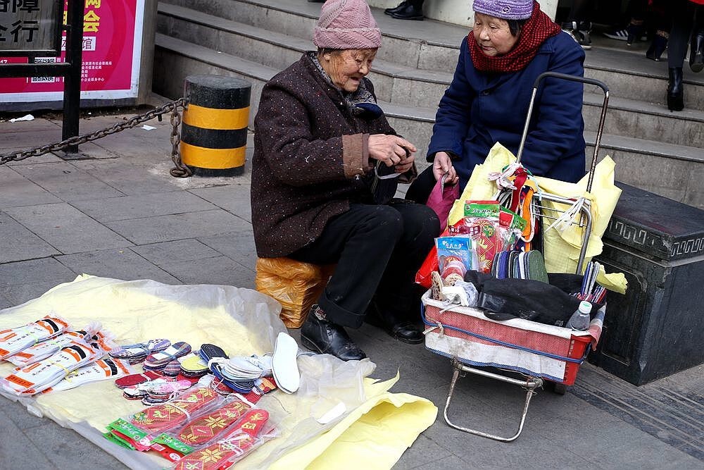 小摊小贩闪亮登场