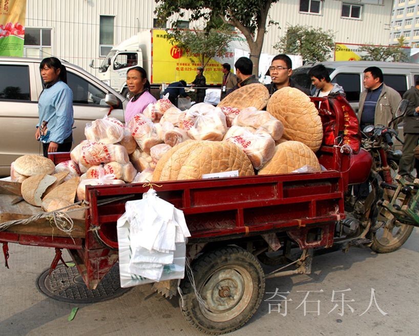 小摊小贩闪亮登场
