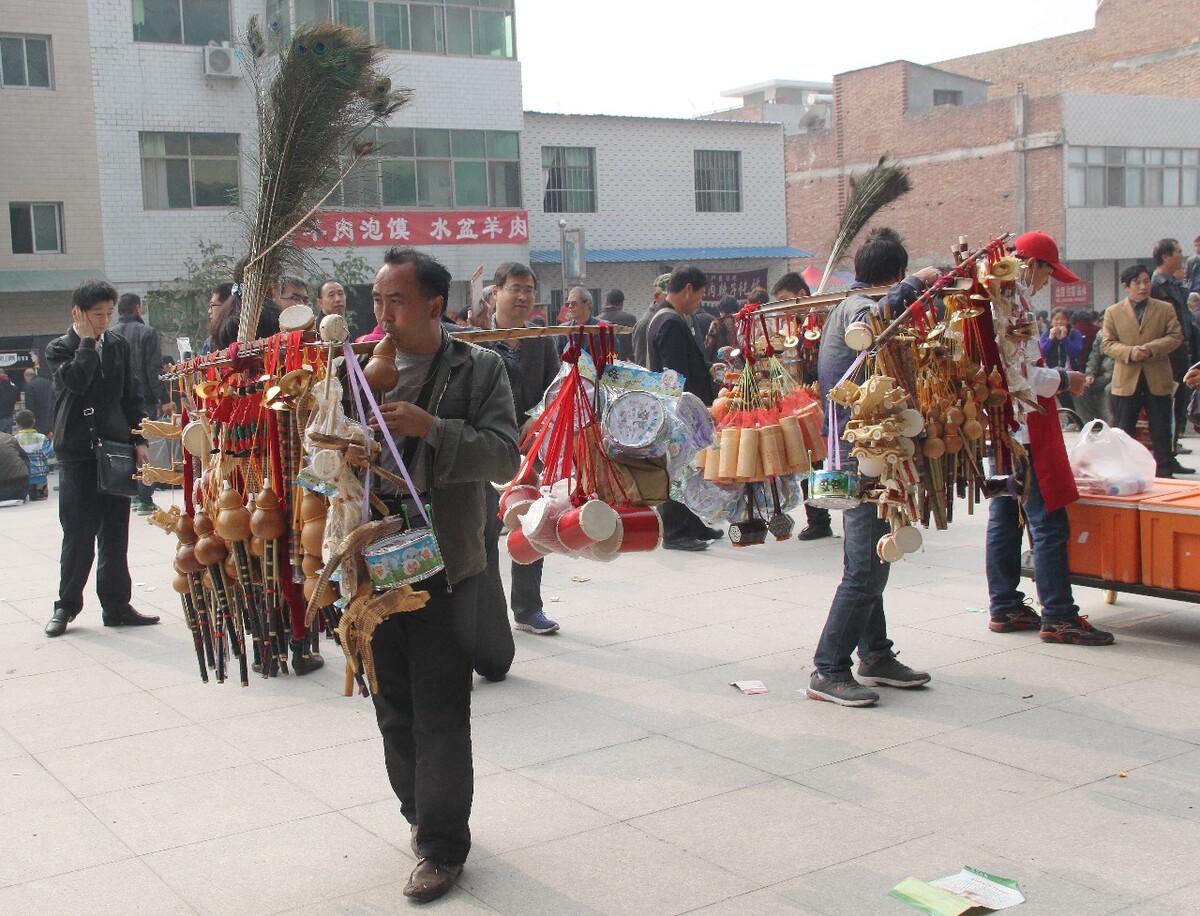 小摊小贩闪亮登场