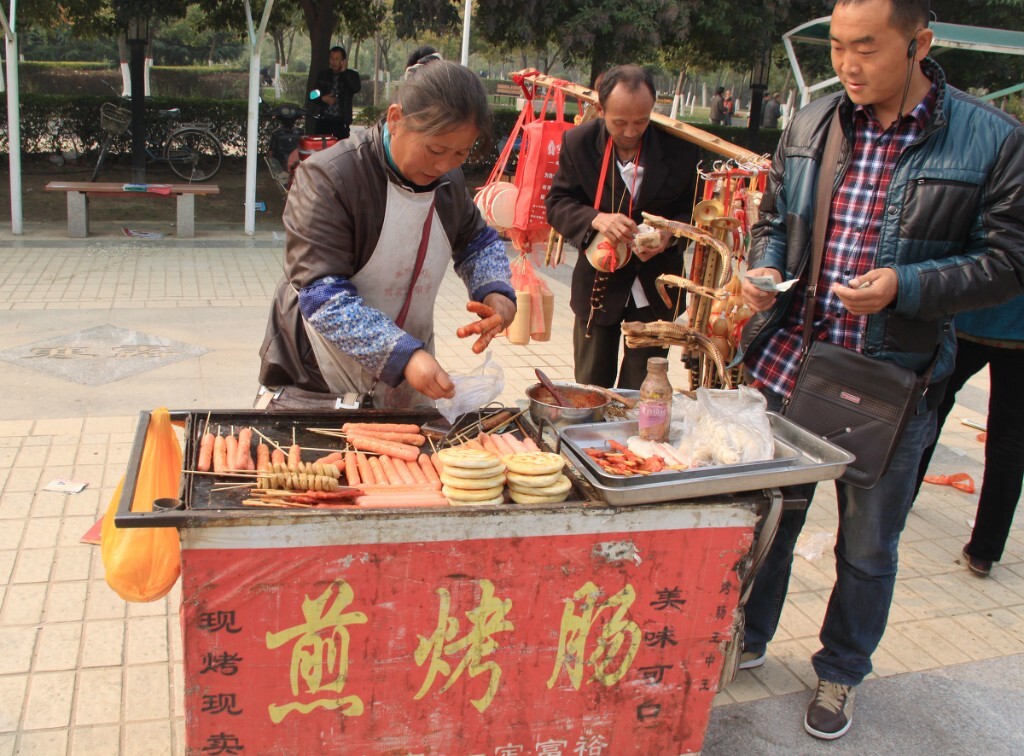 小摊小贩闪亮登场