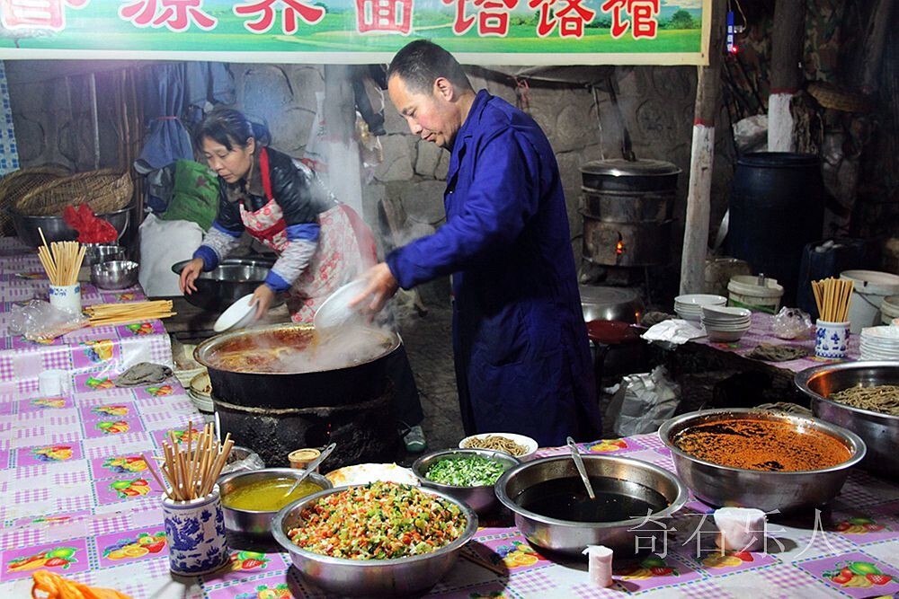 小摊小贩闪亮登场