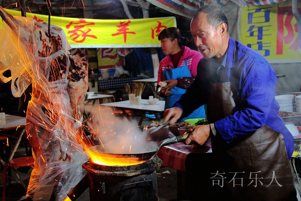 小摊小贩闪亮登场