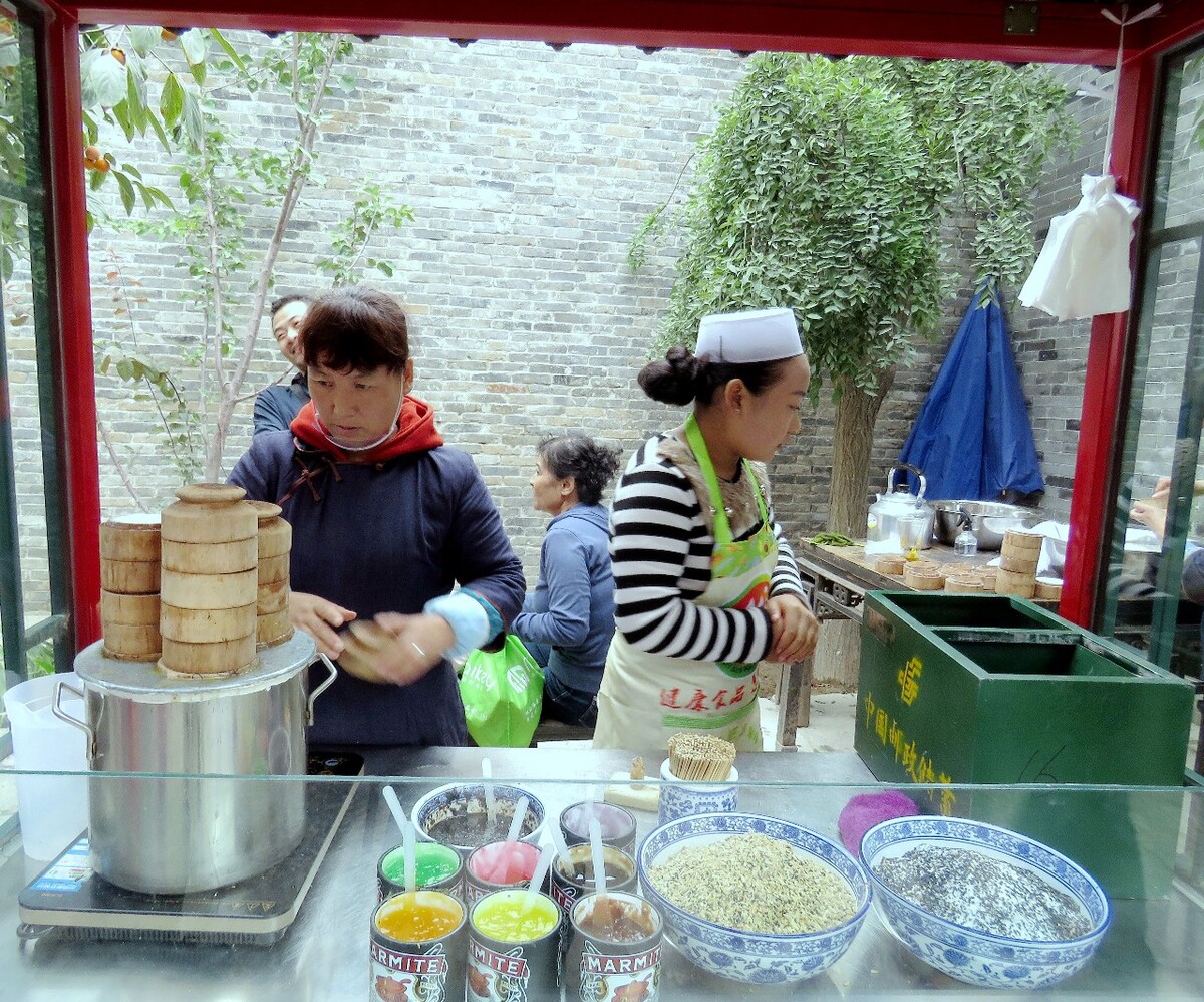 小摊小贩闪亮登场