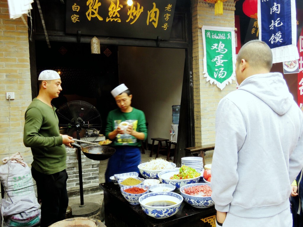 小摊小贩闪亮登场