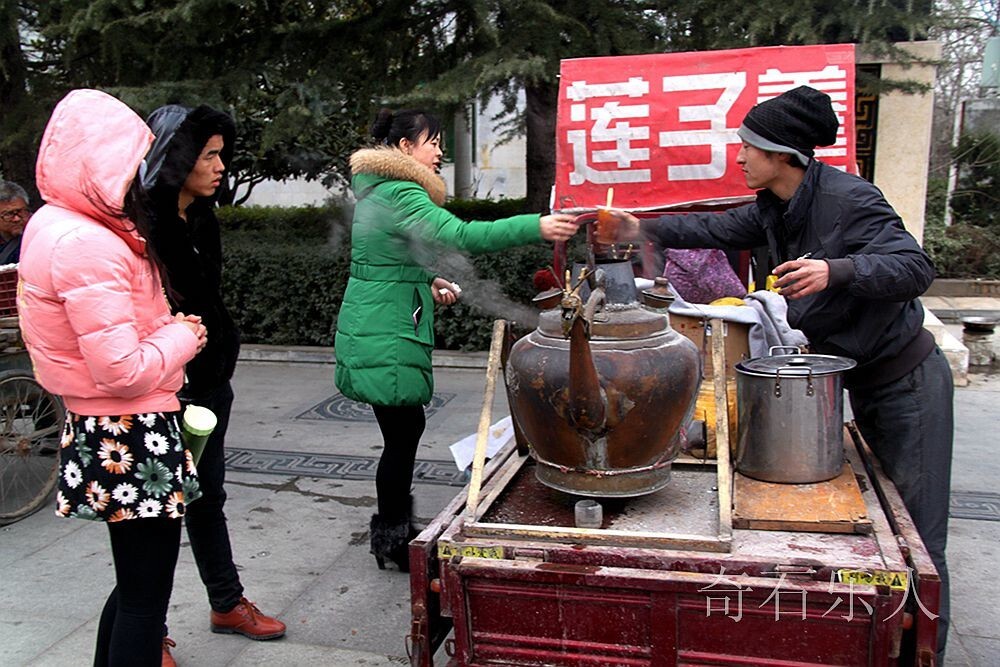 小摊小贩闪亮登场