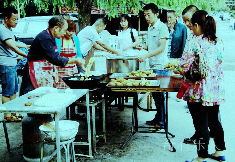 小摊小贩闪亮登场