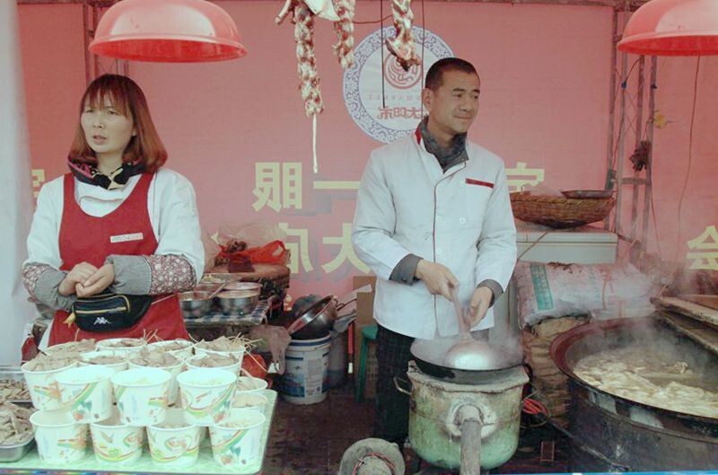 小摊小贩闪亮登场
